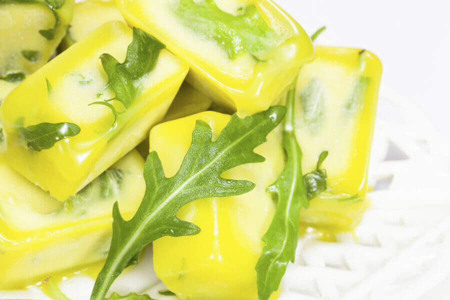 Hoe vries je kruiden in olie in?